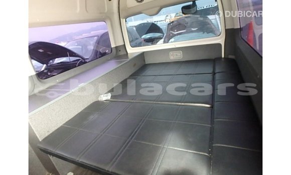 Acheter Import Voiture Toyota Hiace Blanc à Import - Dubai, Central Acheter Import Voiture Toyota Hiace Blanc à Import - Dubai, Central