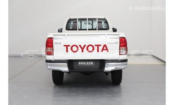 Acheter Import Voiture Toyota Hilux Blanc à Import - Dubai, Central Acheter Import Voiture Toyota Hilux Blanc à Import - Dubai, Central