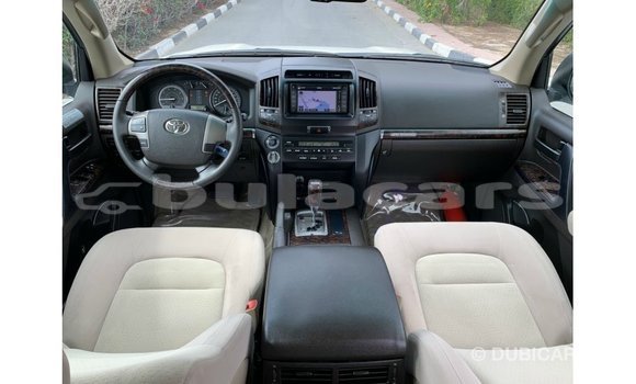Buy Import Toyota Land Cruiser White Car in Import - Dubai in Central Buy Import Toyota Land Cruiser White Car in Import - Dubai in Central