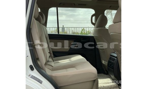 Buy Import Toyota Land Cruiser White Car in Import - Dubai in Central Buy Import Toyota Land Cruiser White Car in Import - Dubai in Central