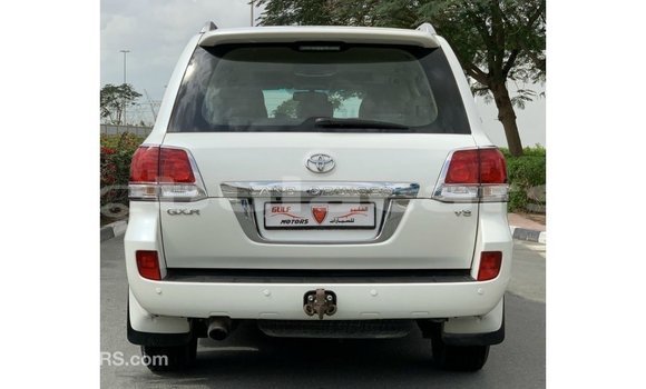 Buy Import Toyota Land Cruiser White Car in Import - Dubai in Central Buy Import Toyota Land Cruiser White Car in Import - Dubai in Central