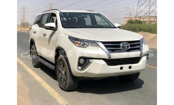Buy Import Toyota Fortuner White Car in Import - Dubai in Central Buy Import Toyota Fortuner White Car in Import - Dubai in Central