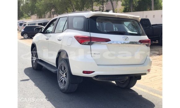 Buy Import Toyota Fortuner White Car in Import - Dubai in Central Buy Import Toyota Fortuner White Car in Import - Dubai in Central