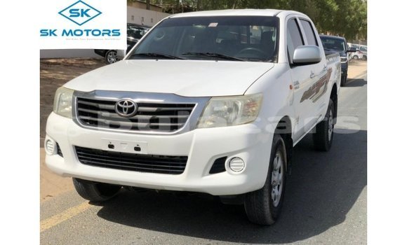Acheter Import Voiture Toyota Hilux Blanc à Import - Dubai, Central Acheter Import Voiture Toyota Hilux Blanc à Import - Dubai, Central