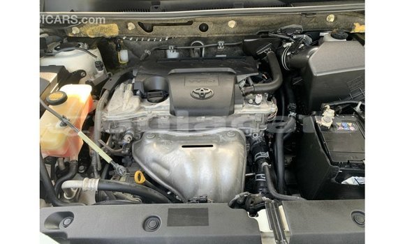 Buy Import Toyota 4Runner White Car in Import - Dubai in Central Buy Import Toyota 4Runner White Car in Import - Dubai in Central