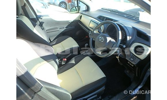 Acheter Import Voiture Toyota Vitz Gris à Import - Dubai, Central Acheter Import Voiture Toyota Vitz Gris à Import - Dubai, Central