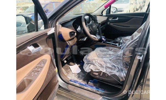 Buy Import Hyundai Santa Fe Green Car in Import - Dubai in Central Buy Import Hyundai Santa Fe Green Car in Import - Dubai in Central