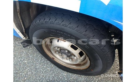 Acheter Import Voiture Nissan Caravan Blanc à Import - Dubai, Central Acheter Import Voiture Nissan Caravan Blanc à Import - Dubai, Central