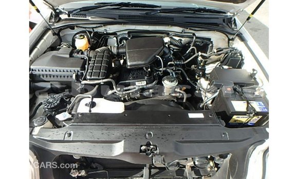 Acheter Import Voiture Toyota Hilux Blanc à Import - Dubai, Central Acheter Import Voiture Toyota Hilux Blanc à Import - Dubai, Central