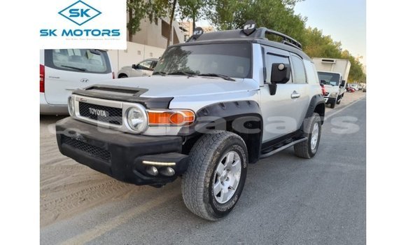 Acheter Import Voiture Toyota FJ Cruiser Gris à Import - Dubai, Central Acheter Import Voiture Toyota FJ Cruiser Gris à Import - Dubai, Central
