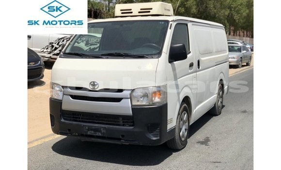 Acheter Import Voiture Toyota Hiace Blanc à Import - Dubai, Central