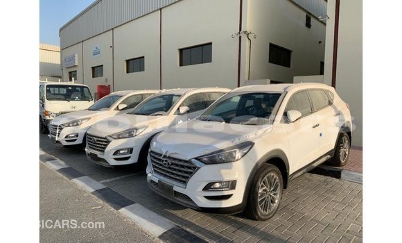 Buy Import Hyundai Tucson White Car in Import - Dubai in Central Buy Import Hyundai Tucson White Car in Import - Dubai in Central