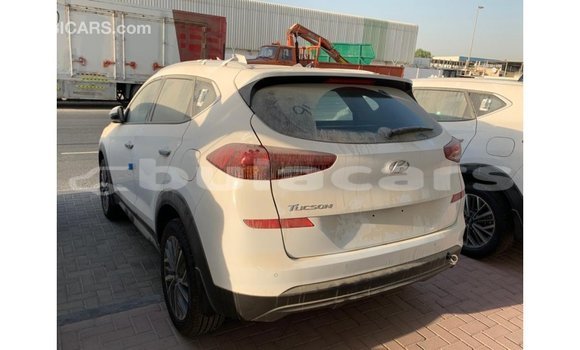 Buy Import Hyundai Tucson White Car in Import - Dubai in Central Buy Import Hyundai Tucson White Car in Import - Dubai in Central