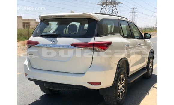 Buy Import Toyota Fortuner White Car in Import - Dubai in Central Buy Import Toyota Fortuner White Car in Import - Dubai in Central