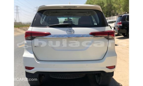 Buy Import Toyota Fortuner White Car in Import - Dubai in Central Buy Import Toyota Fortuner White Car in Import - Dubai in Central