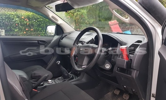 Buy Used Isuzu D–MAX Silver Car in Suva in Central Buy Used Isuzu D–MAX Silver Car in Suva in Central