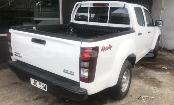 Buy Used Isuzu D–MAX White Car in Suva in Central