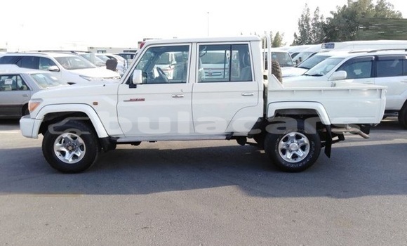 Acheter Occasion Voiture Toyota Land Cruiser Blanc à Suva, Central Acheter Occasion Voiture Toyota Land Cruiser Blanc à Suva, Central
