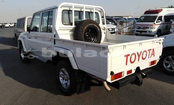 Acheter Occasion Voiture Toyota Land Cruiser Blanc à Suva, Central Acheter Occasion Voiture Toyota Land Cruiser Blanc à Suva, Central
