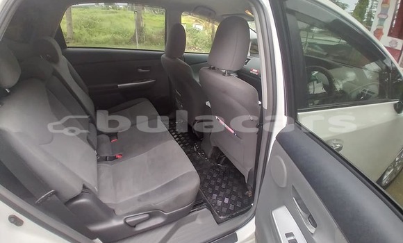 Acheter Occasion Voiture Toyota Prius Alpha Blanc à Ba, Western Acheter Occasion Voiture Toyota Prius Alpha Blanc à Ba, Western