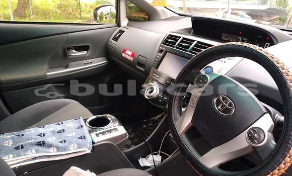 Acheter Occasion Voiture Toyota Prius Alpha Blanc à Ba, Western Acheter Occasion Voiture Toyota Prius Alpha Blanc à Ba, Western