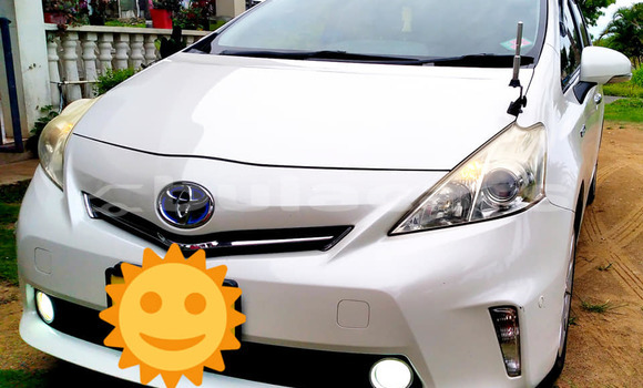 Acheter Occasion Voiture Toyota Prius Alpha Blanc à Ba, Western Acheter Occasion Voiture Toyota Prius Alpha Blanc à Ba, Western