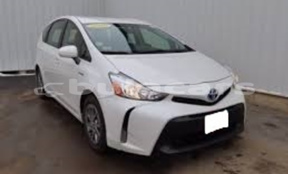 Buy Used Toyota Prius Alpha White Car in Vatukoula in Western