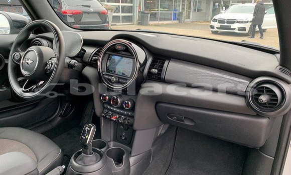 Buy Used MINI Cooper White Car in Pacific Harbour in Central