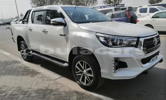 Buy Used Toyota Hilux White Car in Lautoka in Western Buy Used Toyota Hilux White Car in Lautoka in Western