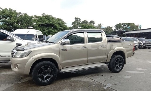 Buy Used Toyota Hilux Beige Car in Suva in Central Buy Used Toyota Hilux Beige Car in Suva in Central