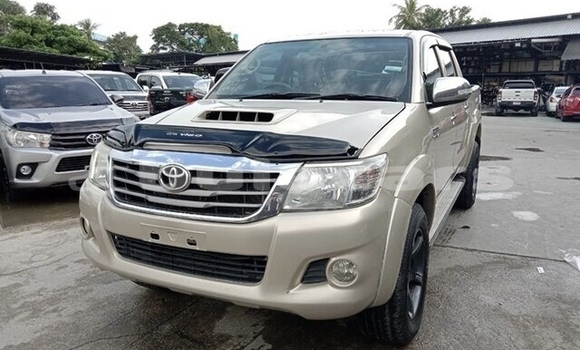 Buy Used Toyota Hilux Beige Car in Suva in Central Buy Used Toyota Hilux Beige Car in Suva in Central