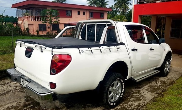 Buy Used Mitsubishi L200 White Car in Suva in Central