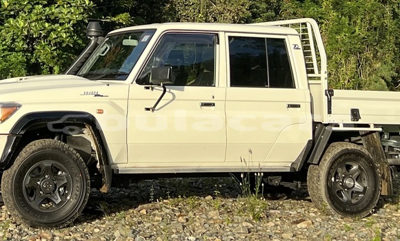 Buy Used Toyota Land Cruiser White Car in Sigatoka in Western Buy Used Toyota Land Cruiser White Car in Sigatoka in Western