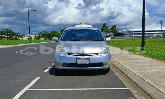 Buy Used Toyota Prius Grey Car in Nadi in Western