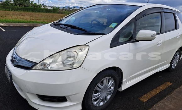 Buy Used Honda Fit White Car in Nadi in Western