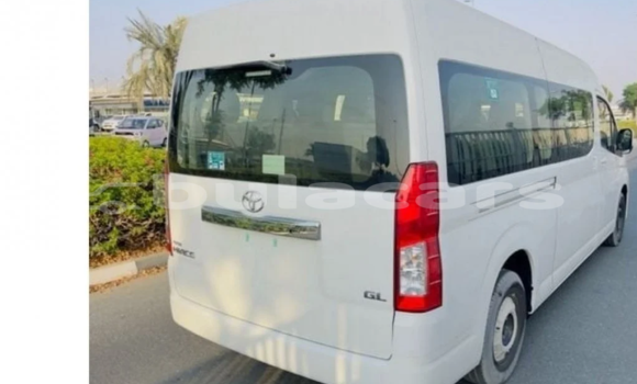 Buy Used Toyota Hiace White Car in Suva in Central
