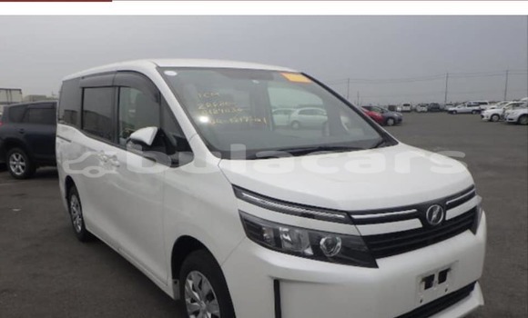 Buy Used Toyota Voxy White Car in Suva in Central