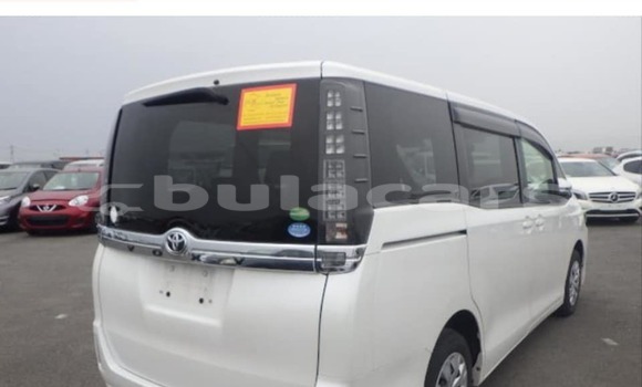 Buy Used Toyota Voxy White Car in Suva in Central Buy Used Toyota Voxy White Car in Suva in Central