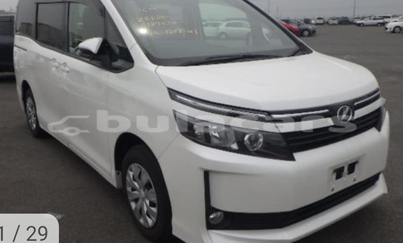 Buy Used Toyota Voxy White Car in Suva in Central