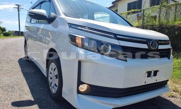 Acheter Occasion Voiture Toyota Voxy Blanc à Suva, Central Acheter Occasion Voiture Toyota Voxy Blanc à Suva, Central