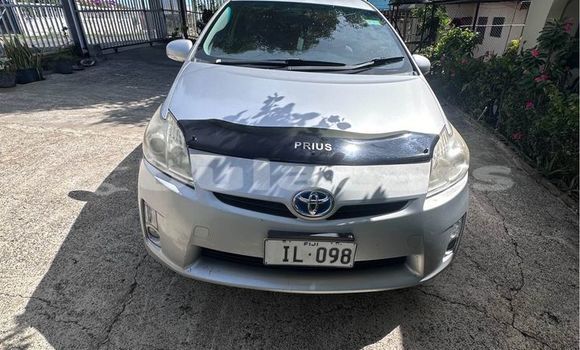 Buy Used Toyota Prius White Car in Suva in Central