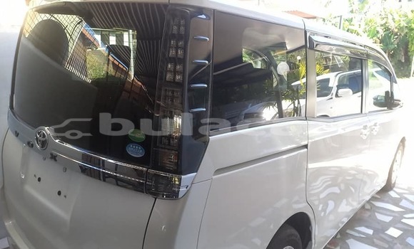 Acheter Occasion Voiture Toyota Voxy Blanc à Nadi, Western Acheter Occasion Voiture Toyota Voxy Blanc à Nadi, Western