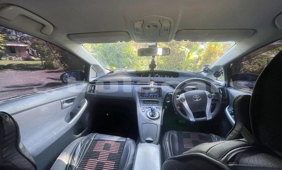 Acheter Occasion Voiture Toyota Prius Blanc à Suva, Central Acheter Occasion Voiture Toyota Prius Blanc à Suva, Central