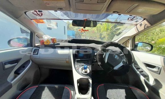 Acheter Occasion Voiture Toyota Prius Rouge à Komave, Western Acheter Occasion Voiture Toyota Prius Rouge à Komave, Western