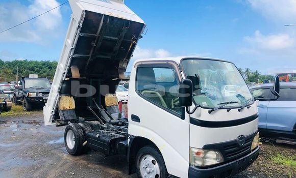 Buy Used Hino 300 Series White Truck in Lami in Central