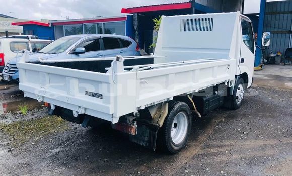 Acheter Occasion Utilitaire Hino 300 Series Blanc à Lami, Central Acheter Occasion Utilitaire Hino 300 Series Blanc à Lami, Central