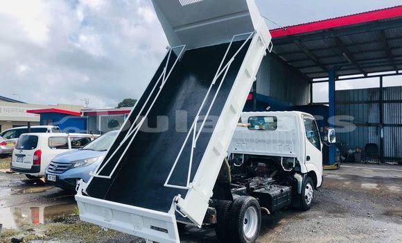 Acheter Occasion Utilitaire Hino 300 Series Blanc à Lami, Central Acheter Occasion Utilitaire Hino 300 Series Blanc à Lami, Central