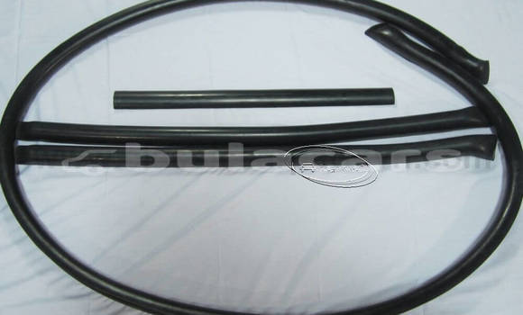 Acheter Mercedes Benz R107 bumper à Deuba, Central Acheter Mercedes Benz R107 bumper à Deuba, Central