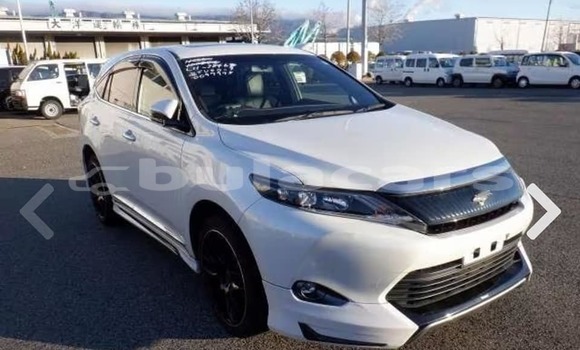 Buy Used Toyota Harrier White Car in Import - Dubai in Central