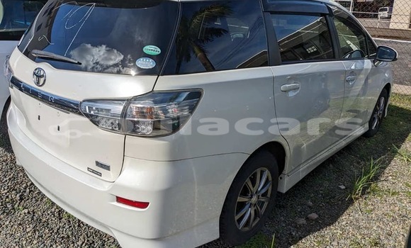 Buy Used Toyota Wish White Car in Import - Dubai in Central Buy Used Toyota Wish White Car in Import - Dubai in Central